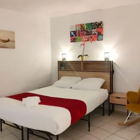 Au Calme Paris Apartment *